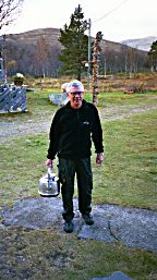 Ove med ett vattenhmtningskrl i form av en gigantisk tekanna!