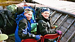 Fr v: Petra och Ida, i vntan p att Sylra ska lgga ut frn Ryvang grd.